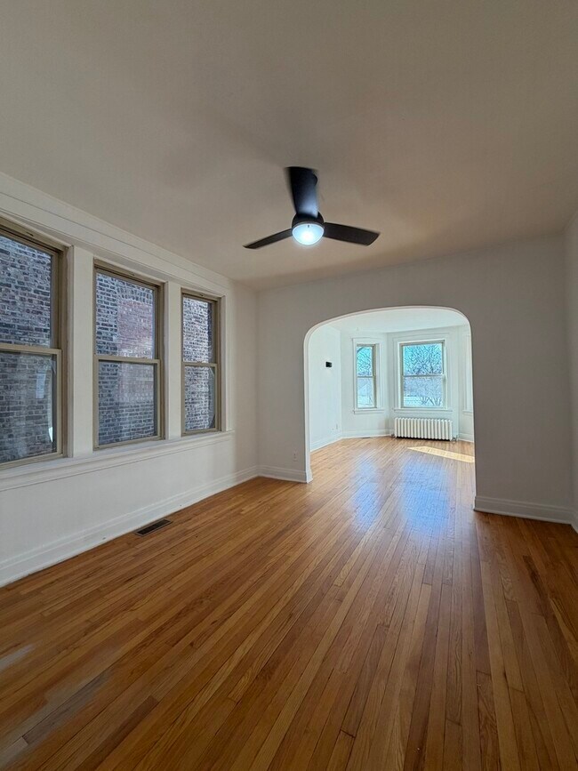 Foto del edificio - 3737 S Damen Ave