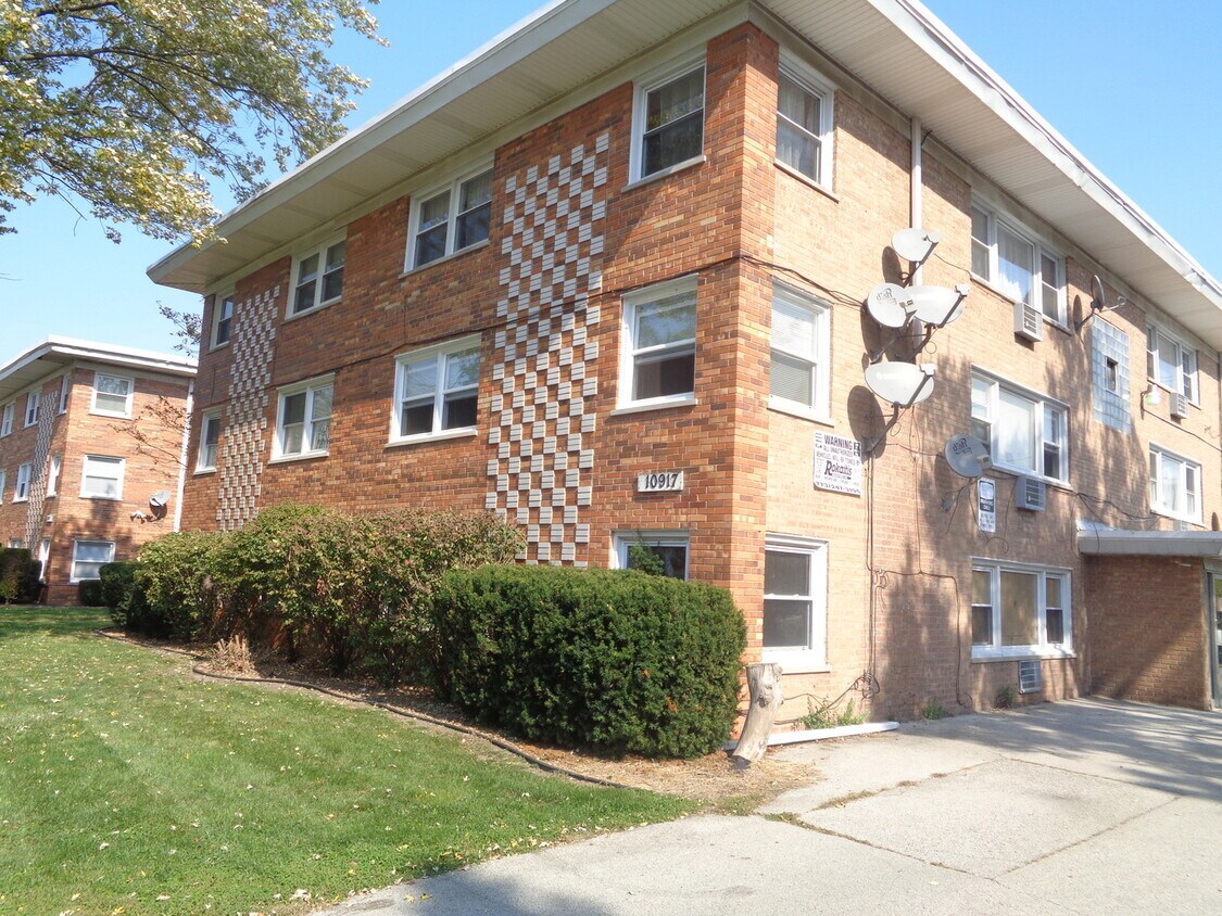 10917 S Lloyd Dr Unit 1, Worth, IL 60482 Apartment for Rent in Worth