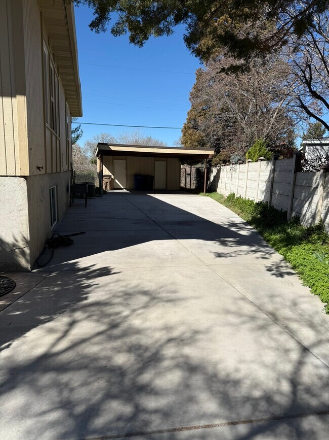 Foto del edificio - 451 N Montgomery St