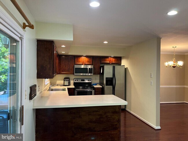 Building Photo - 502 Pickering Station Dr