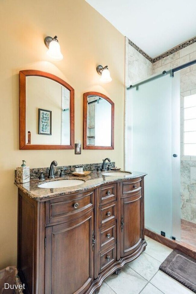 Building Photo - 5 br, 2.5 bath House - 16 Halsey Street