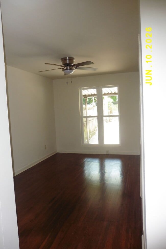 Building Photo - 1526 S 13th St