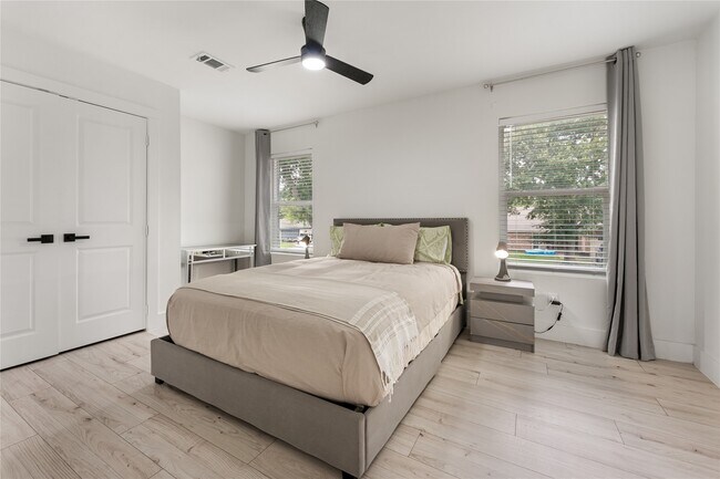 Foto del edificio - 9919 Golden Sunshine Dr