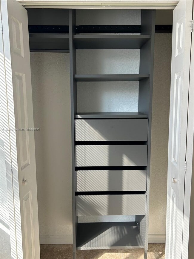 Foto del edificio - 953 SW 10th St