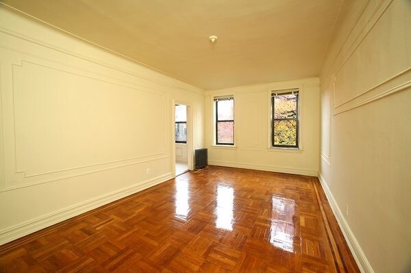 Primary Photo - 3204 Emmons Ave