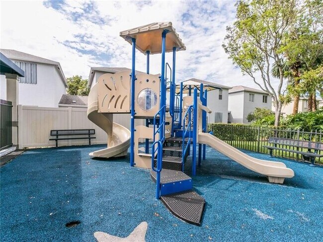 Foto del edificio - 6006 Plum Isle Way