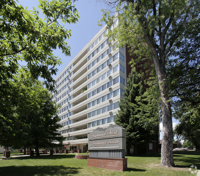 Foto del edificio - Highland West Senior Citizens Apartments