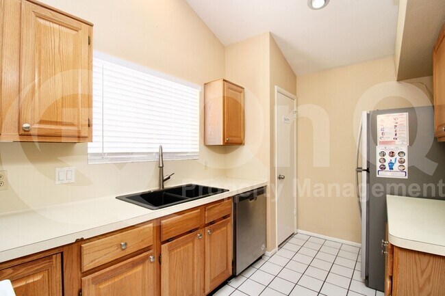 Building Photo - 509 E Kristal Way