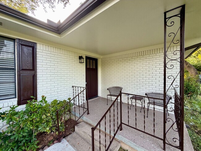 Foto del edificio - Completely Renovated 3BR / 2BA House | Midway ISD
