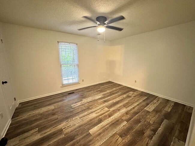 Foto del edificio - 5997 Amber Hills Rd