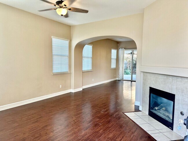 Foto del edificio - 3 br, 2.5 bath House - 681 W Fontaine Ln