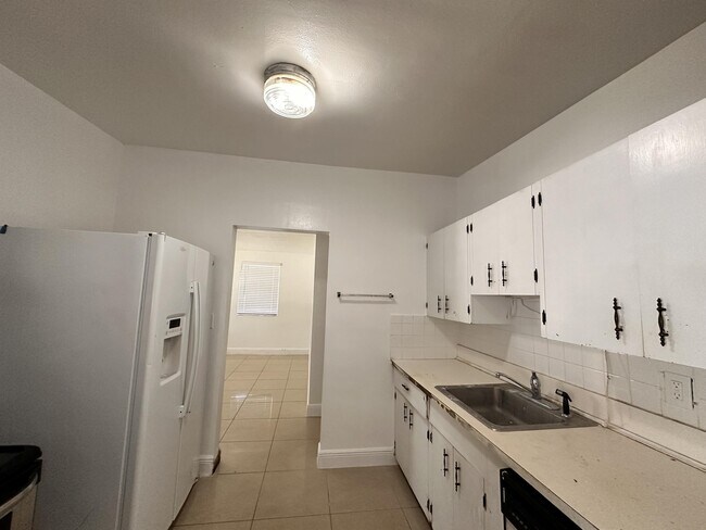 Building Photo - 4771 NE 17th Dr