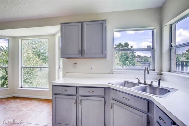 Building Photo - 4 br, 2 bath House - 11152 Sylvan Pond Cir...