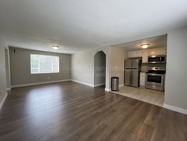 Foto del edificio - 224 Lakewood Dr