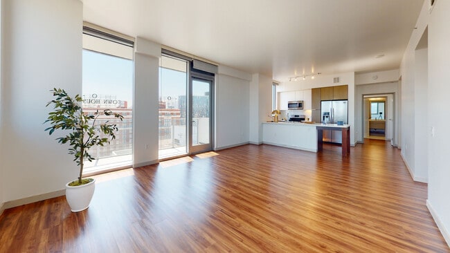 Interior Photo - 3033 Wilshire
