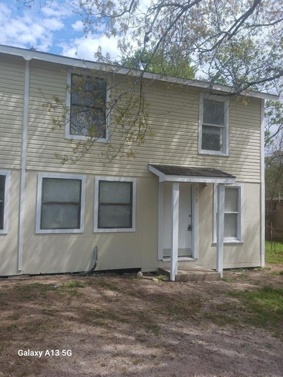 312 S Pumphrey St, Edna, TX 77957 Room for Rent in Edna, TX