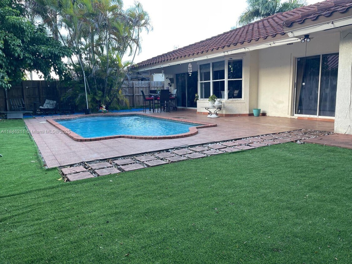 Foto principal - 14300 SW 152nd Pl