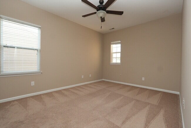 Foto del edificio - Spacious 5-Bedroom Home in Mooresville with Open Floor Plan & Loft!