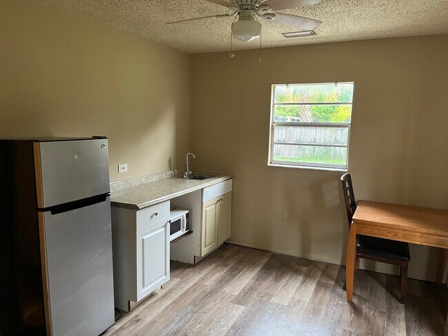 Building Photo - 783 Formosa Ave