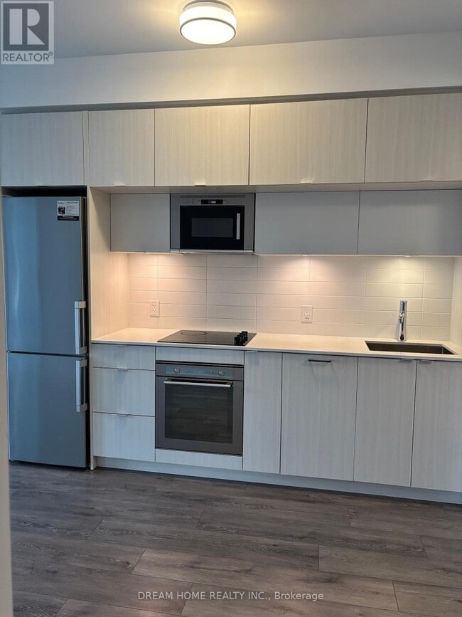 Photo du bâtiment - 585 Bloor St E