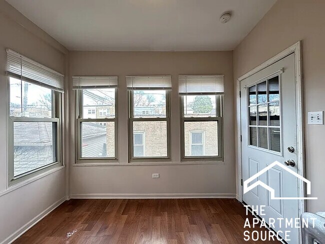 Building Photo - 5023 N Ridgeway Ave