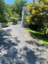 Building Photo - 16 Taxter Rd
