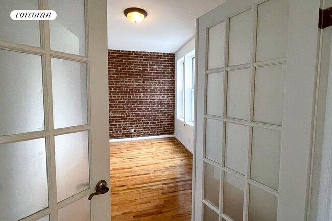 Foto del edificio - 57 W 106th St