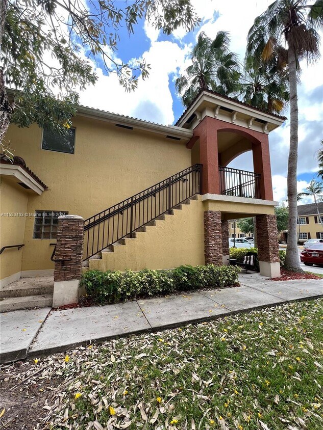 Foto principal - 935 NE 33rd Terrace