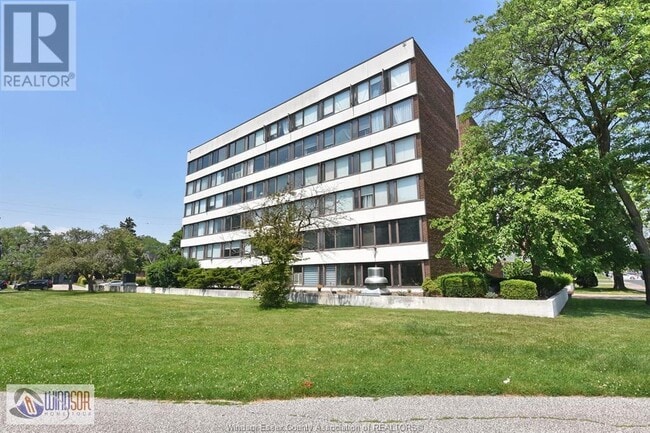 Building Photo - 2144 Pelissier St