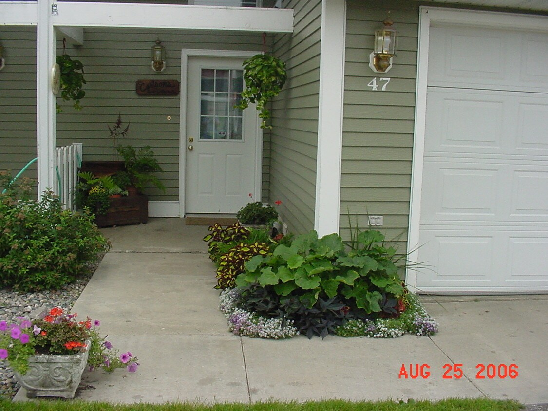 Building Photo - 912 NE 11th Ave