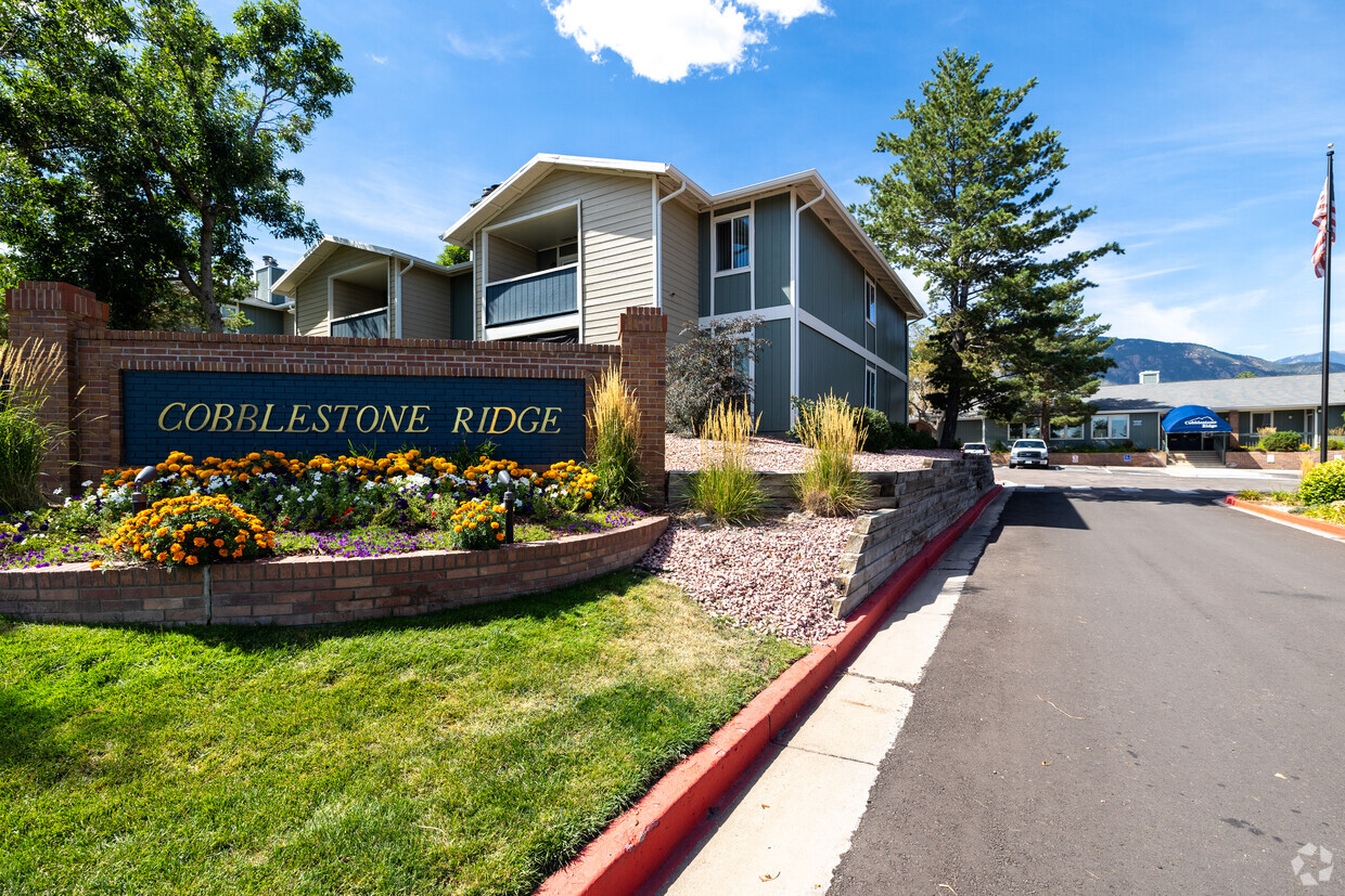 Main Entrance - Cobblestone Ridge