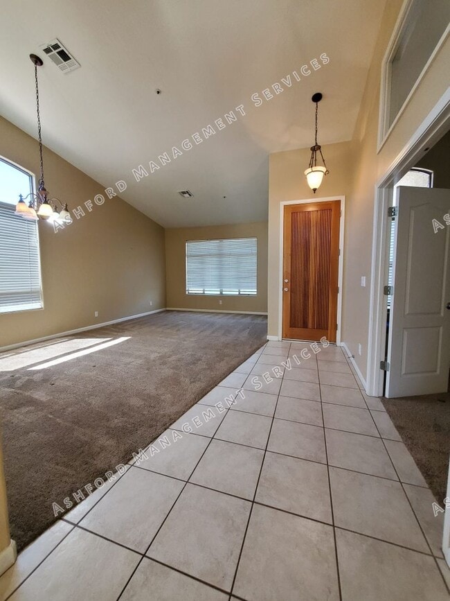 Building Photo - 3 BEDROOM WITH POOL NORTH SCOTTSDALE