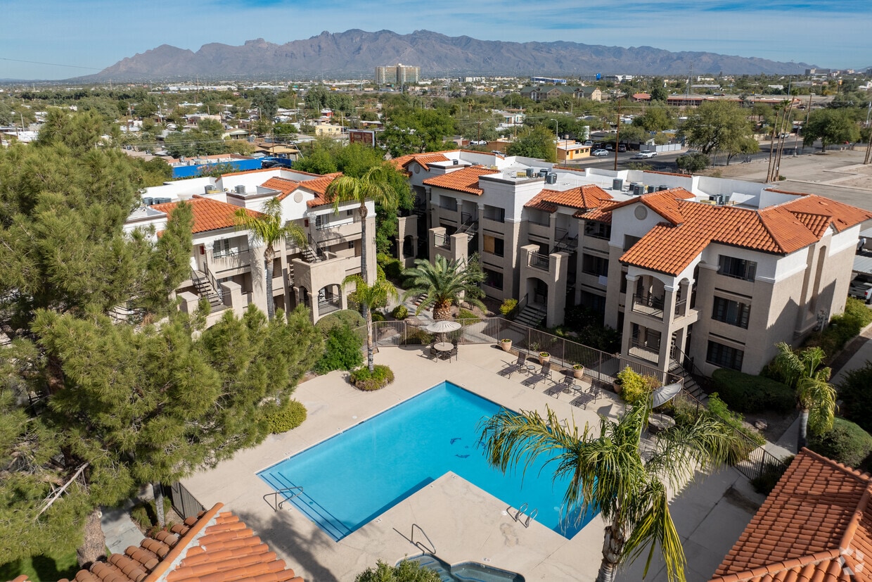 Lantana Apartments - Lantana Apartments