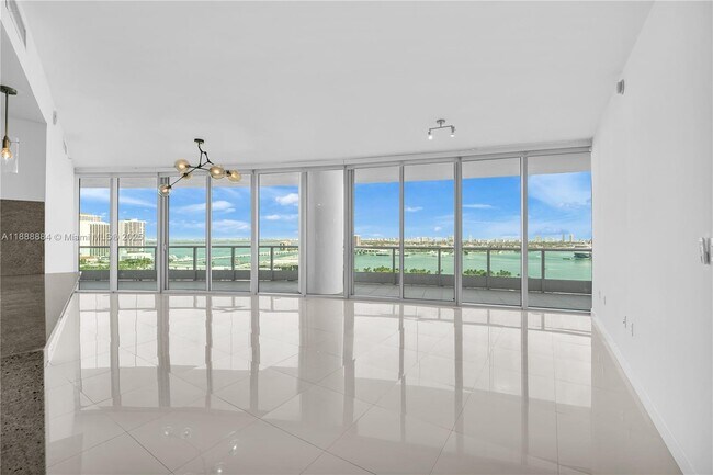 Foto del edificio - 900 Biscayne Blvd