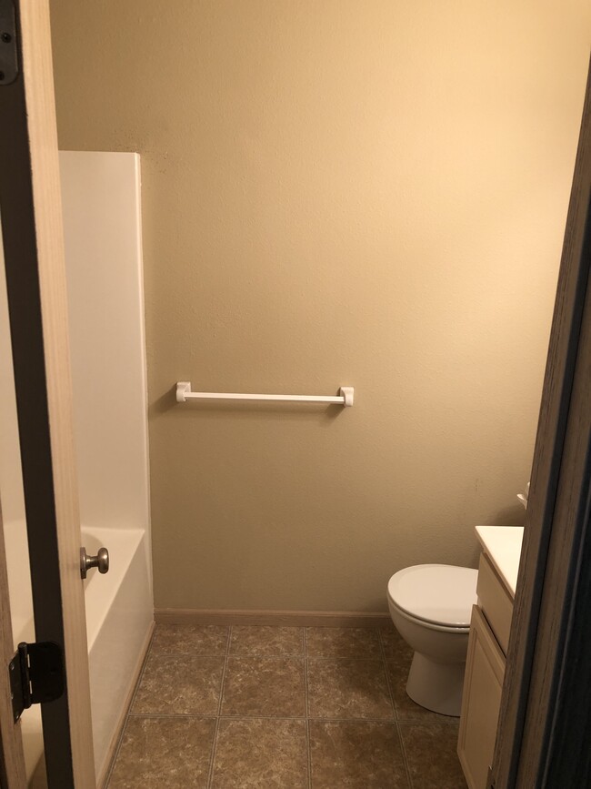 1/2 Bath - 2013 Hickoryleaf Ln