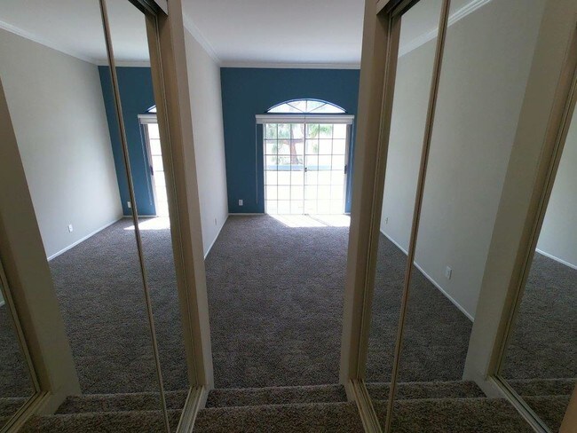 Building Photo - 2 bedroom in Encino CA 91316