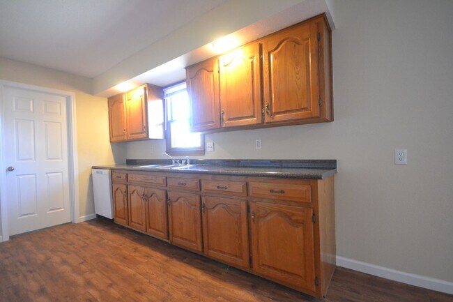 Foto del edificio - NICE 3 Bed 2 Bath home in Bolivar! Excellent Area!