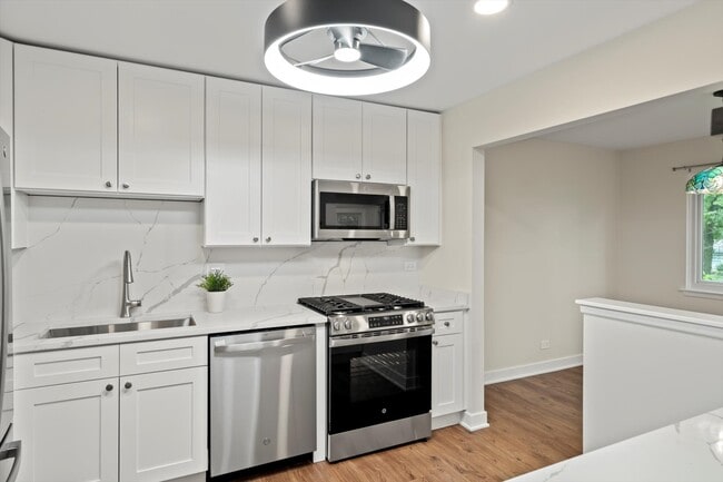 Building Photo - 251 Appletree Ct