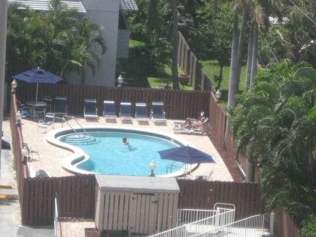 Foto del edificio - 2555 NE 11th St