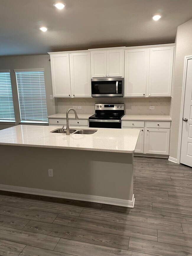 Foto del edificio - 3065 Charyn Way