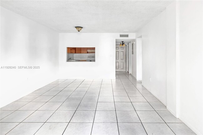 Foto del edificio - 10000 NW 80th Ct