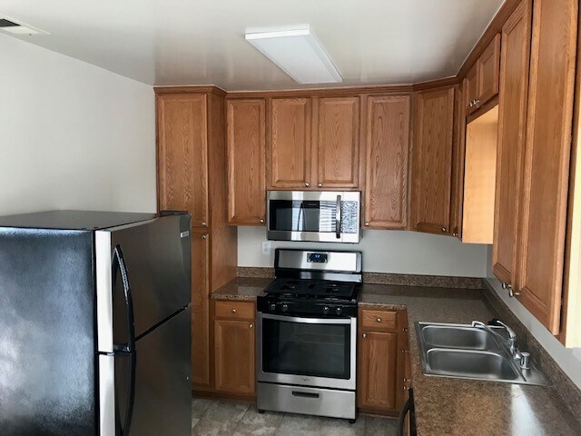 Building Photo - 401 Cornell Dr