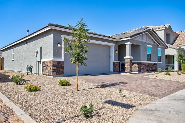 Building Photo - Only a year old and still like New!!!  Gre...