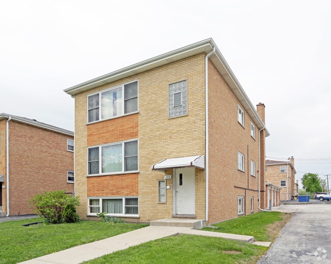 602 S Wisconsin Ave, Addison, IL 60101 Apartments Addison, IL