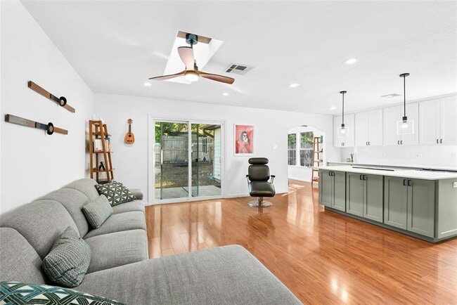 Building Photo - 505 Mairo St