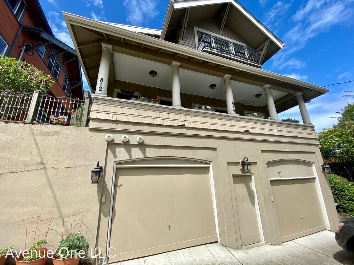 Primary Photo - 812 E Gwinn Pl