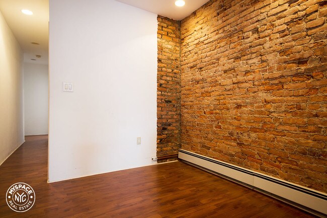Foto del edificio - 577 Saint Johns Pl