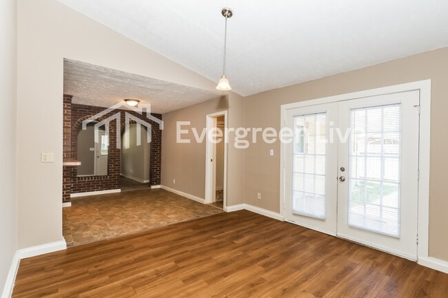 Building Photo - 304 Applegate Rd