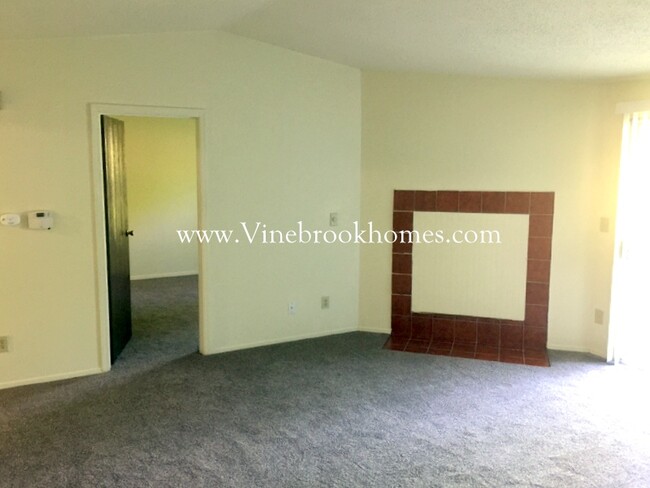 Building Photo - 2302 Cross Village Dr