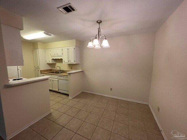 Building Photo - 9467 Sunnehanna Blvd